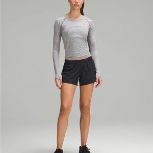 NWOT Lululemon Hotty Hot Short 4” Low Rise Lined Short - Size 6 - Black